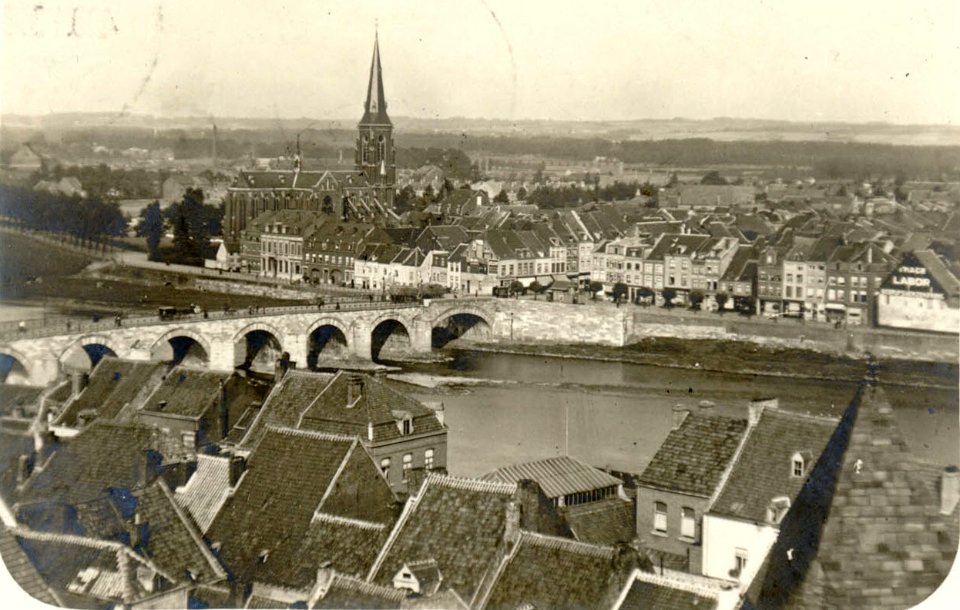 Panorama op Wyck-Maastricht vanaf de OLV-kerk, 1913