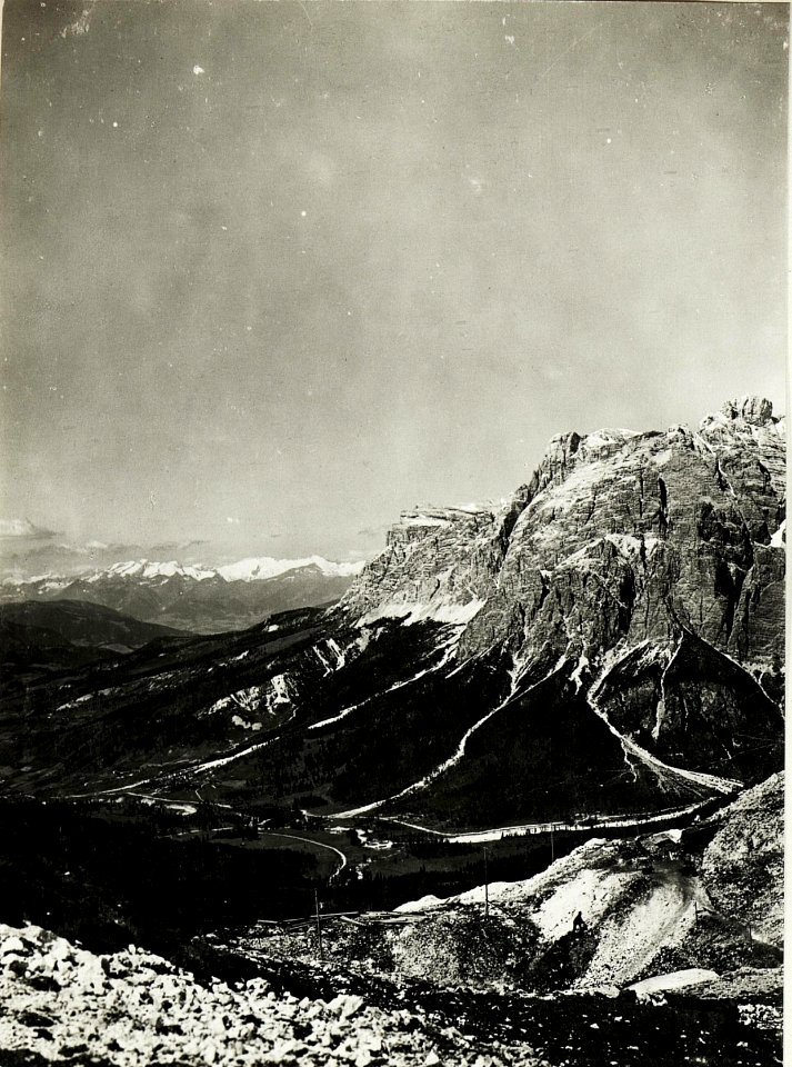 Panorama Standpunkt Settsass, Blick St.Cassian mit eigenen Stellungen. (1. Teilbild = WK1 ALB15 04114a) (BildID 15421186)