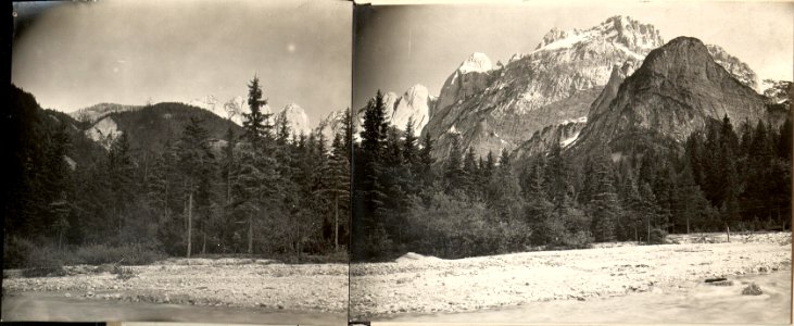 Panorama von Kote 868 Seissera gegen Schwalbenspitzen Kalt-wasser Gamsmutter, Wischberg, grosser und Kleiner Nabois und Montasch, Vordergrund neue Brücke über die Seissera.Aufgenommen am 3.6.1916. (BildID 15475090)