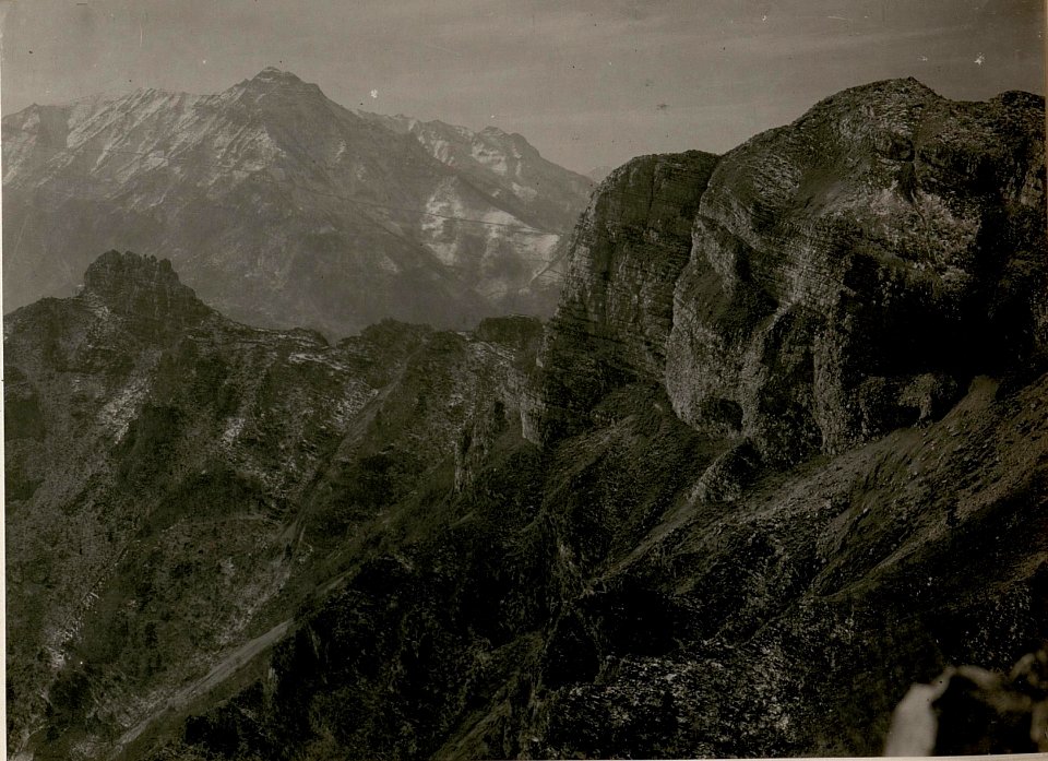 Panorama vom Art.-Beobachter ¤ 1151 gegen Cimone Cavigo und Priafora. (21-II.1918.) (BildID 15513113)