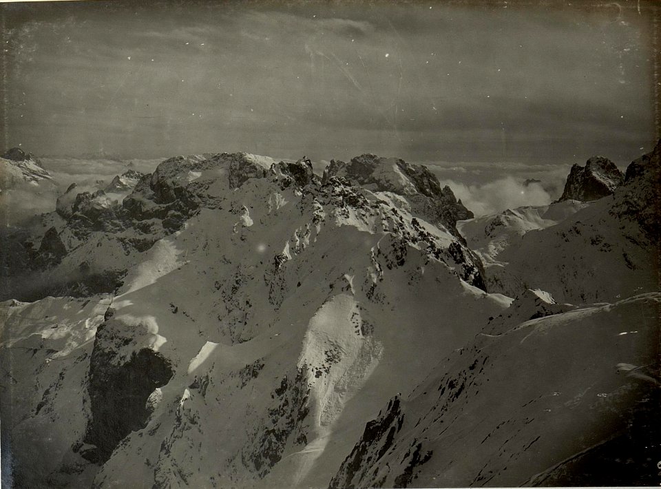 Panorama von Südosten, Kamm der Torkarlspitze gegen Südosten, Süden und Südwesten. Standpunkt, Nordwestlich oberhalb des Sattels Kote 2375. (BildID 15469495)