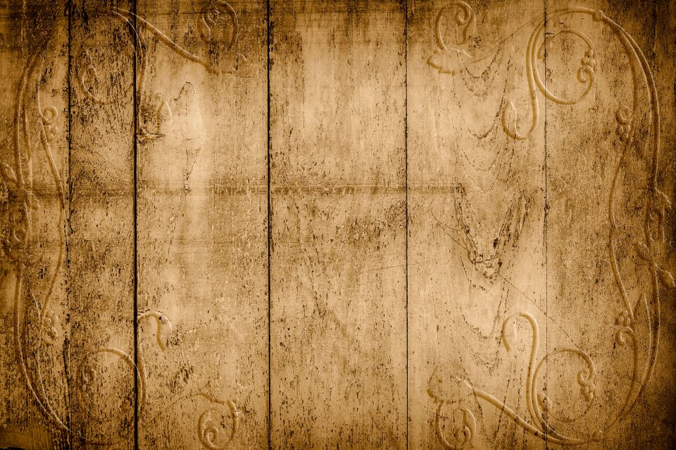 Discreet wooden wall vintage