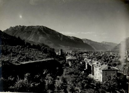 Panorama von Trient gegen Süden und Westen. Aufgenommen am 12. Juli 1916. (BildID 15534525)