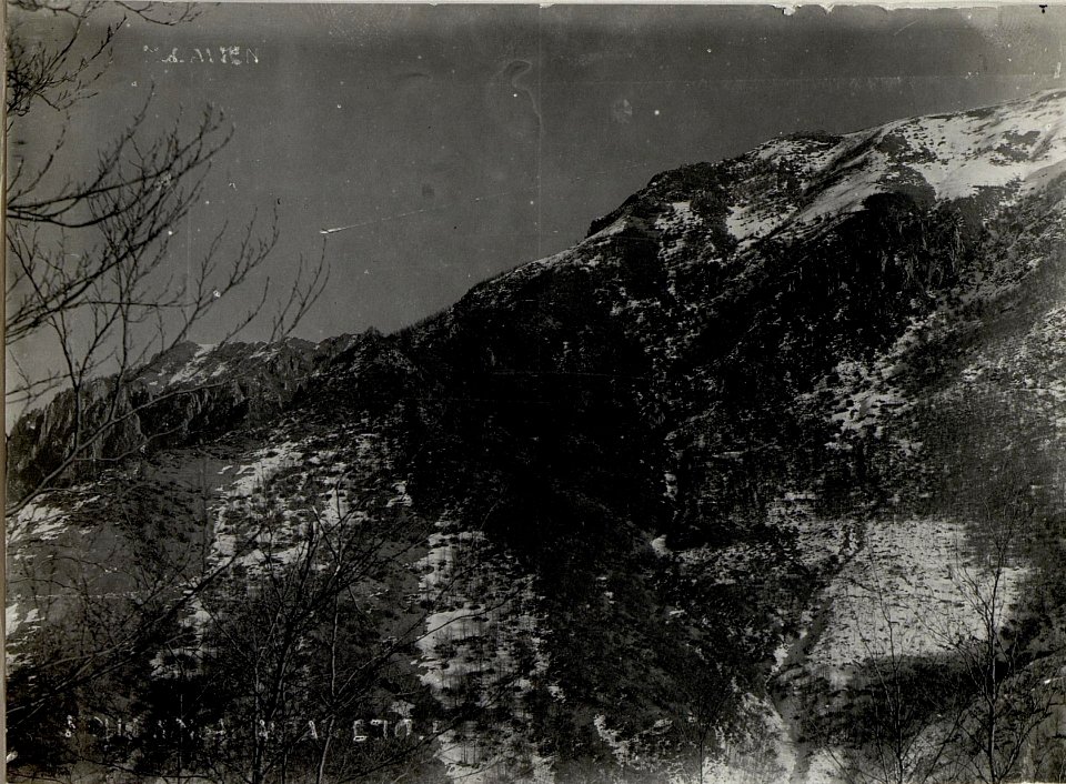 Panorama, Orso-Rücken. Standpunkt Campighetto. (1. Teilbild = WK1 ALB083 24405a) (BildID 15633522)