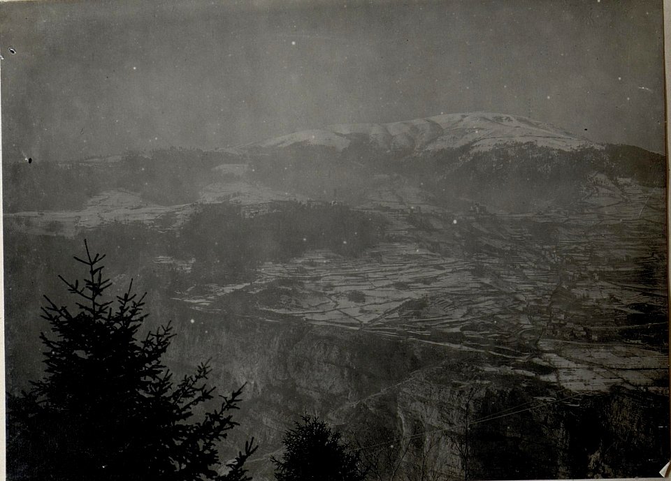 Panorama, Enego mit Monte Lisser. Standpunkt Col di Gallo. (2 Teilbild zu WK1 ALB083 24415a) (BildID 15633748)