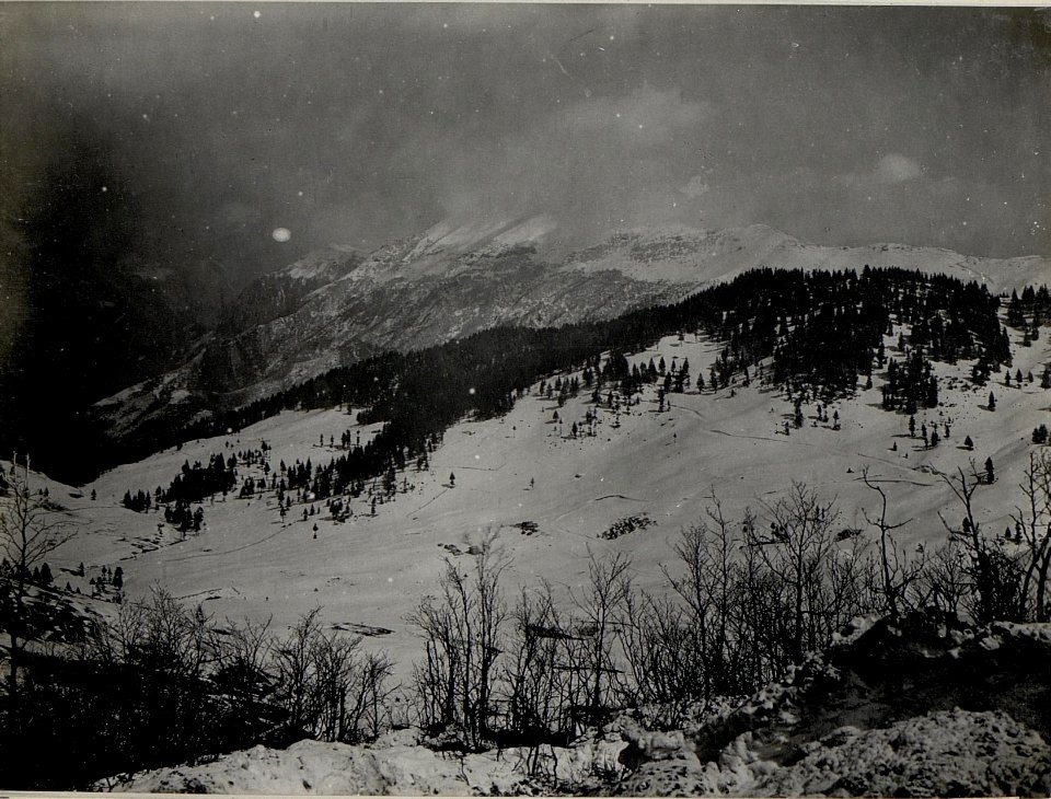 Panorama, Grappa-Gruppe. Standpunkt Monte Pertica. (1. Teilbild = WK1 ALB083 24410a) (BildID 15633641)