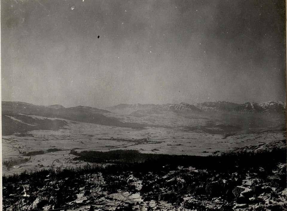 Panorama, Hochfläche von Asiago. Standpunkt Monte Longara. (4. Teilbild zu WK1 ALB083 24403a) (BildID 15633501)