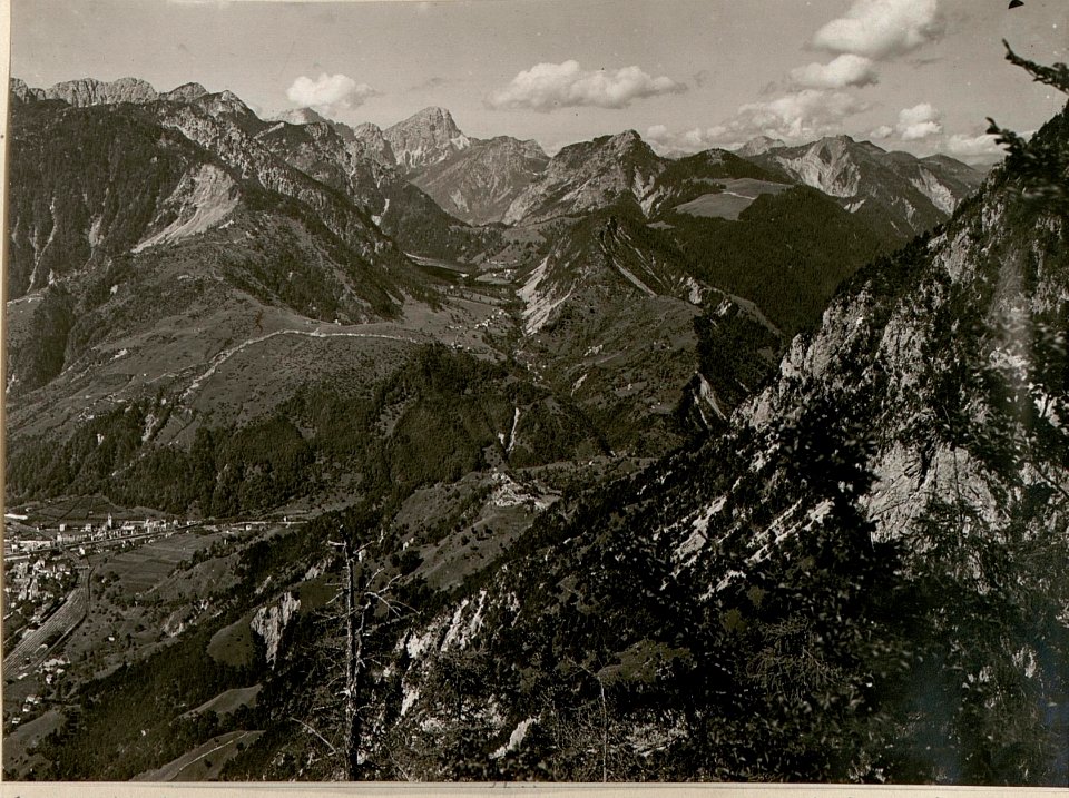 Panorama vom Art.-Beobachter ¤ 1414 (Scit) gegen Pontafel-Pontabba, Rechte Seite des Beobachterstandes. (12-8.1917.) (BildID 15802547)