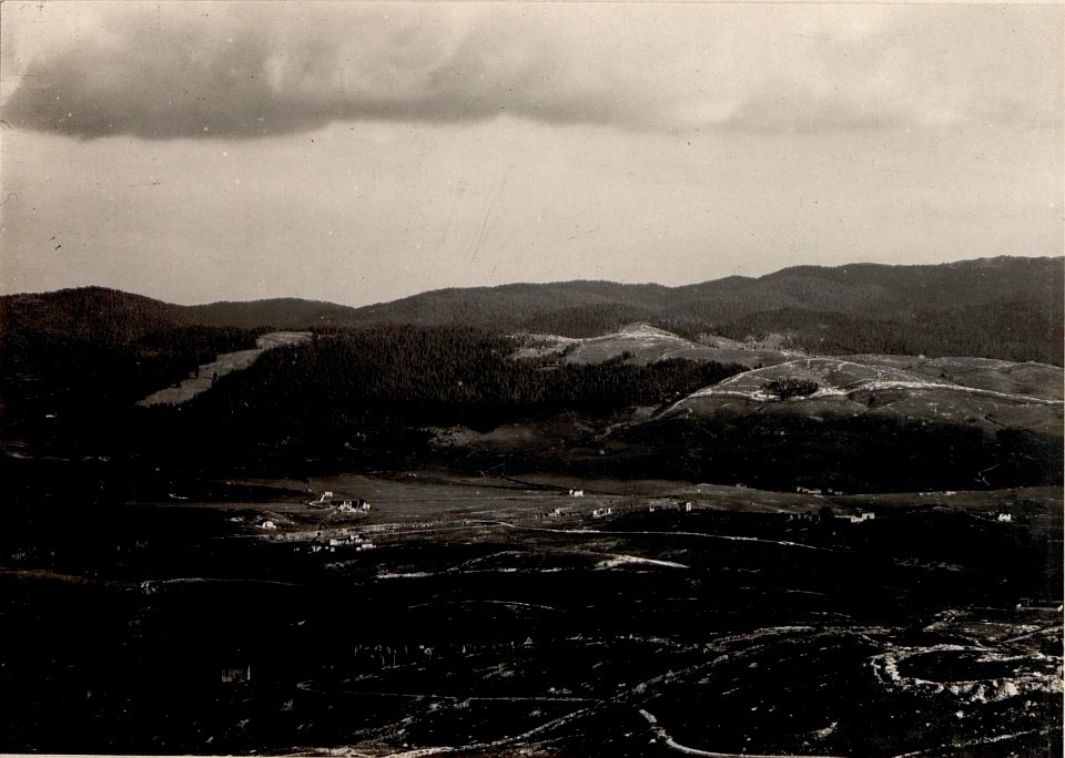 Panorama, Standpunkt Monte Rasta. (4. Teilbild zu WK1 ALB084 24420a) (BildID 15634856)