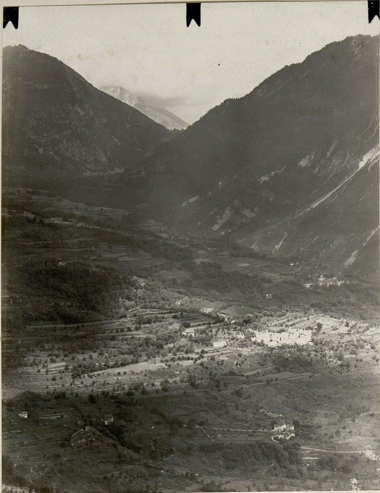 Panorama, Standpunkt S. Pietro (1. Teilbild = WK1 ALB083 24379a) (BildID 15632456)