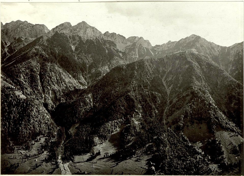 Panorama von der Kleinalpelspitze, gesehen in der Richtung nach Osten und Südwesten. Standpunkt, Kleinalpelspitze. Aufgenommen, am 15.September 1915. (BildID 15461854)