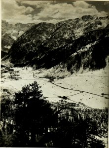 Panorama, Steinerner Jäger, Wischberg, Wolfsbach, Schwarzenberg, Mittagskofel, Zweispitz, Marcilla, Nebria, uggowitz, Fort Hensel, Malborgeth.Stpkt, Dürrer Wipfel. (24-4.1917.) (BildID 15500106)