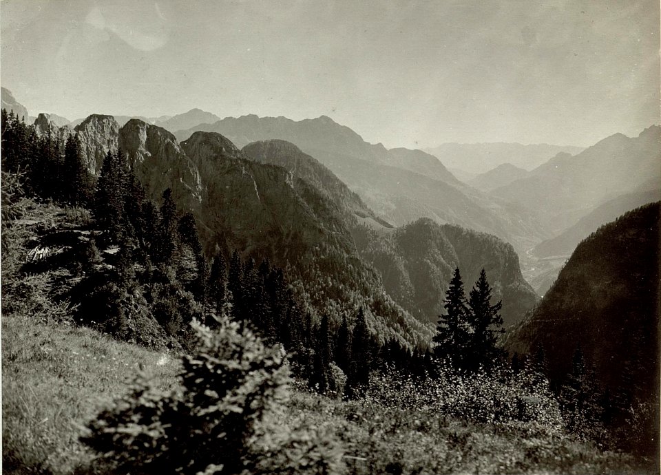 Panorama. Blick am Wege zum Kronalpelsattel nach Süden in das Fellatal...............Aufgenommen, am 22.September 1915. (BildID 15461987)