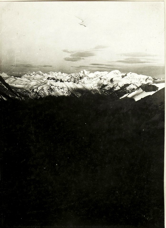 Panoramaaufnahme Standpunkt Mezzodikreuz, Marmolatapanorama, Serautagrat bis Undicigrat ( 7-tes Teilbild = WK1 ALB14 00397b) (BildID 15418798)