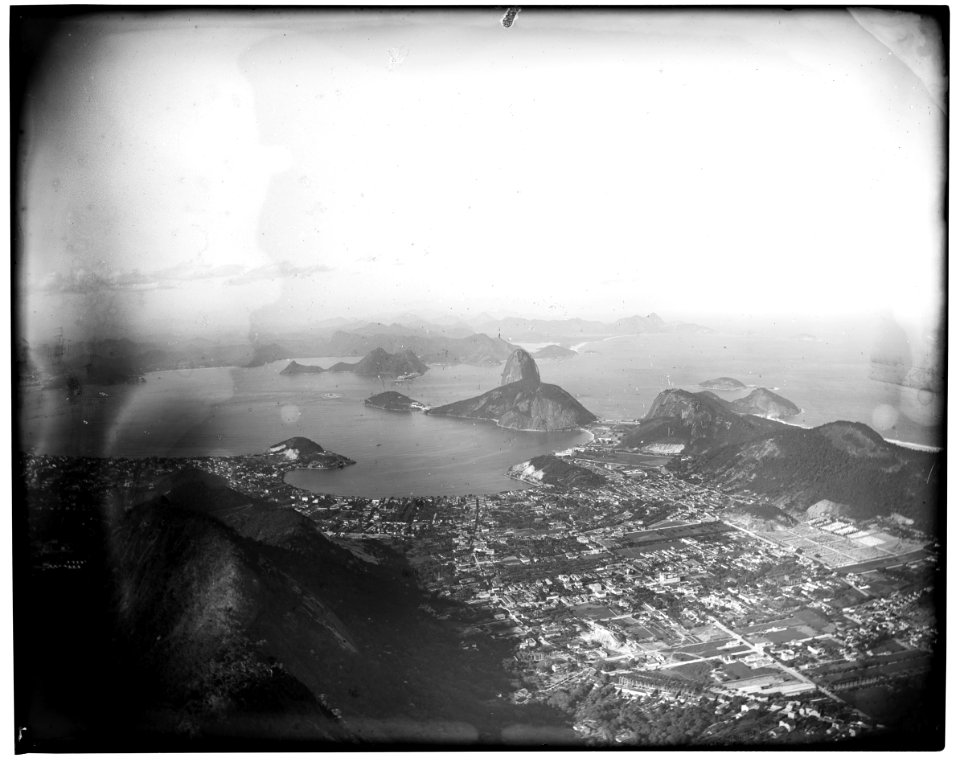Panorama do Rio de Janeiro, visto do alto do Corcovado - 3