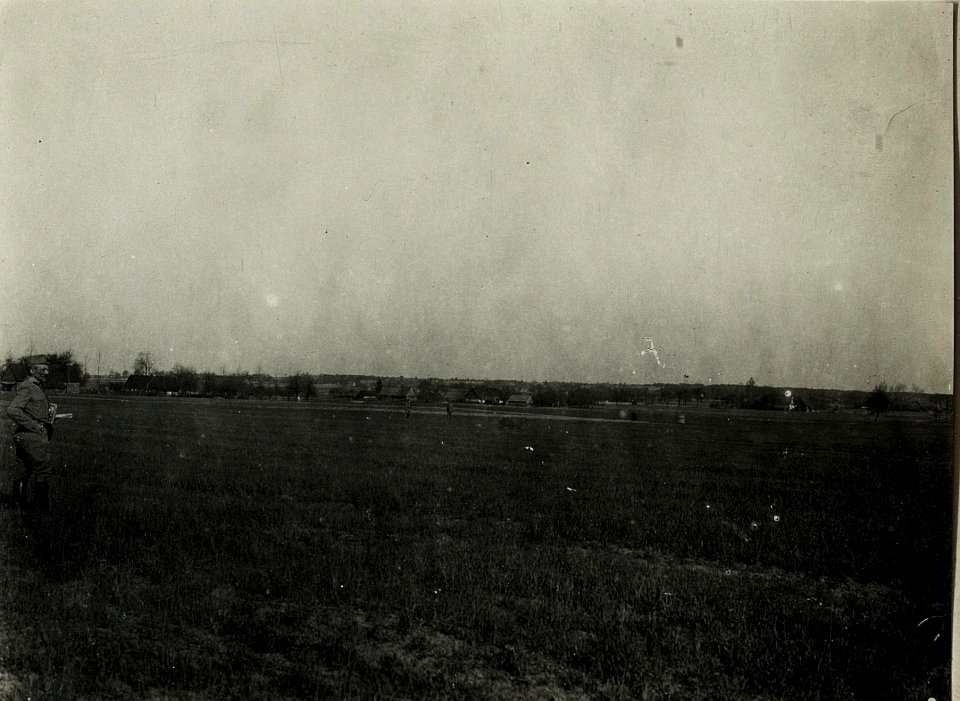 Panoramabild 3, südlich Rzachta beiderseits der Straße. Ansicht der eigenen Angriffsfront von Ost gesehen. (BildID 15588952)