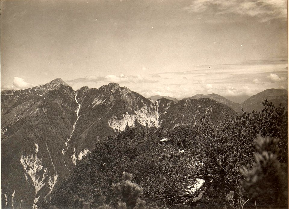 Panorama von Montasch, Kopfach und Mittagskofel vom Kleinen Nabois Kote 1725, aufgenommen am 2.6.1916 (BildID 15474704)