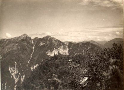 Panorama von Montasch, Kopfach und Mittagskofel vom Kleinen Nabois Kote 1725, aufgenommen am 2.6.1916 (BildID 15474704)