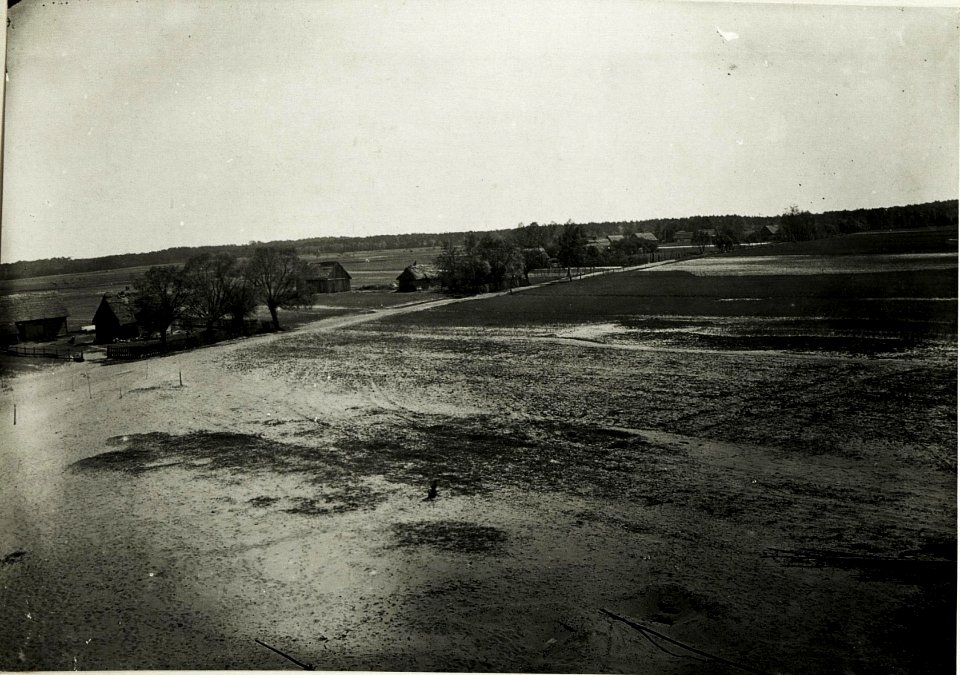 Panorama eigener Stellungen bei und nördlich von Gorzanow (Grafenort). Eigene Schützengräben erkennbar. Geländecharakteristik des Angriffsraumes. (BildID 15589529)