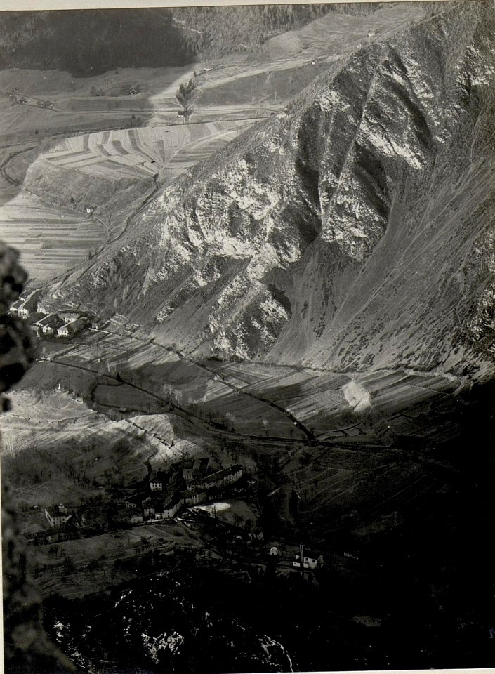 Panorama, V. Concei von Bezzecca bis Lenzumo. Standpunkt, Tomeabru. (1. Teilbild = WK1 ALB082 24350a) (BildID 15630188)