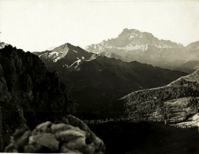 Panorama Standpunkt Settsass,(1. Teilbild = WK1 ALB15 04116a) Col di Lana - Vorkuppe (BildID 15421270)