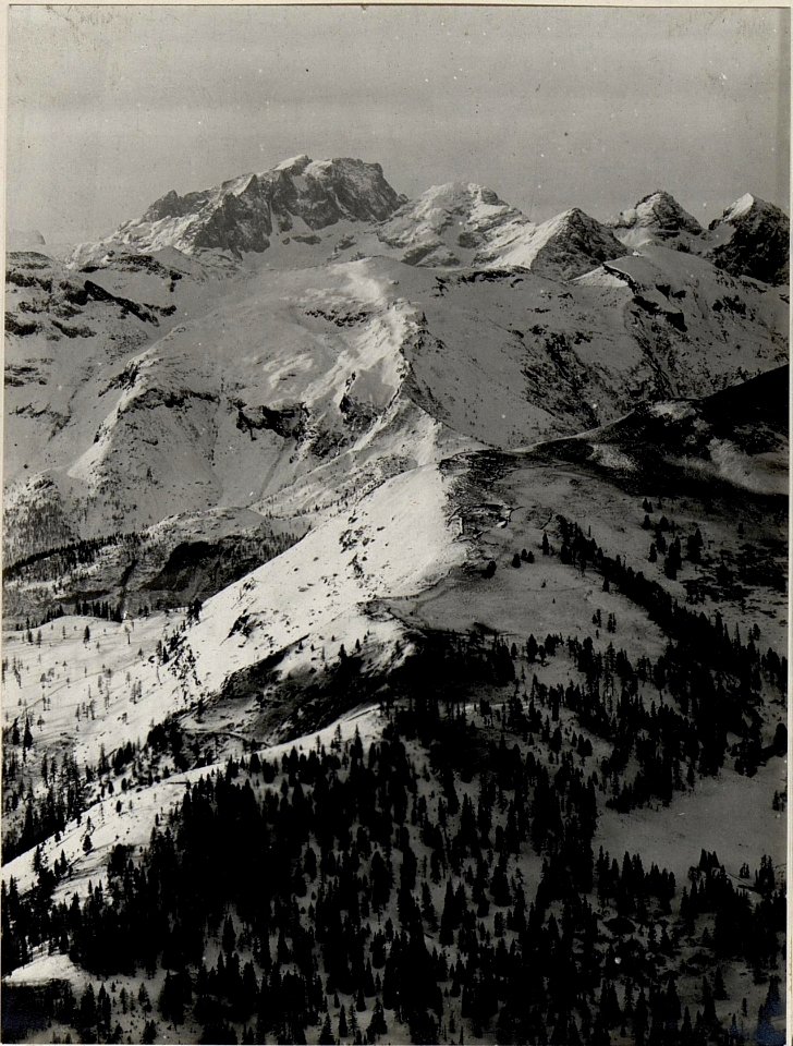 Panorama, Col di Lana, Monte Sief. Standpunkt Sasso di Stria. (1. Teilbild = WK1 ALB82 24333a) (BildID 15629796)
