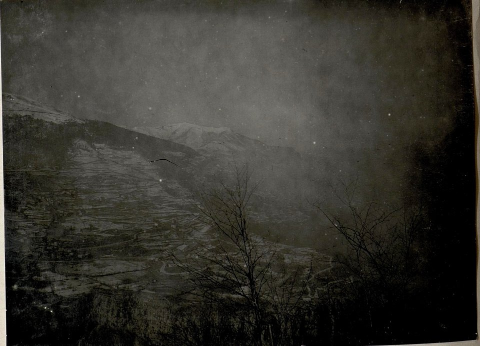 Panorama, Enego mit Monte Lisser. Standpunkt Col di Gallo. (3. Teilbild zu WK1 ALB083 24415a) (BildID 15633755)