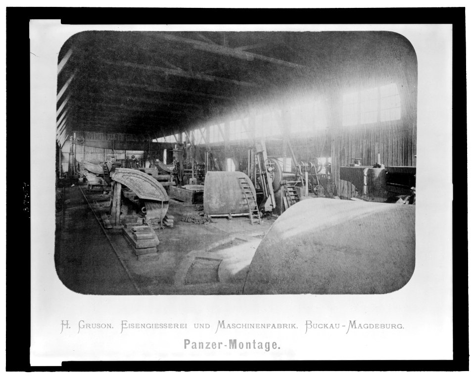 Panzer-montage - Lichtdruck des H. Gruson'schen Phot.-Ateliers. LCCN2007683448