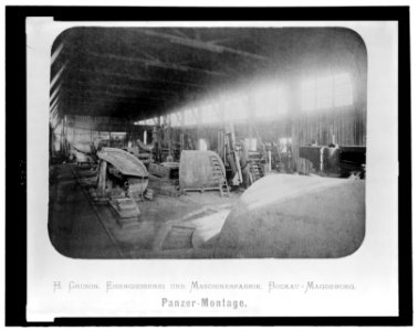 Panzer-montage - Lichtdruck des H. Gruson'schen Phot.-Ateliers. LCCN2007683448