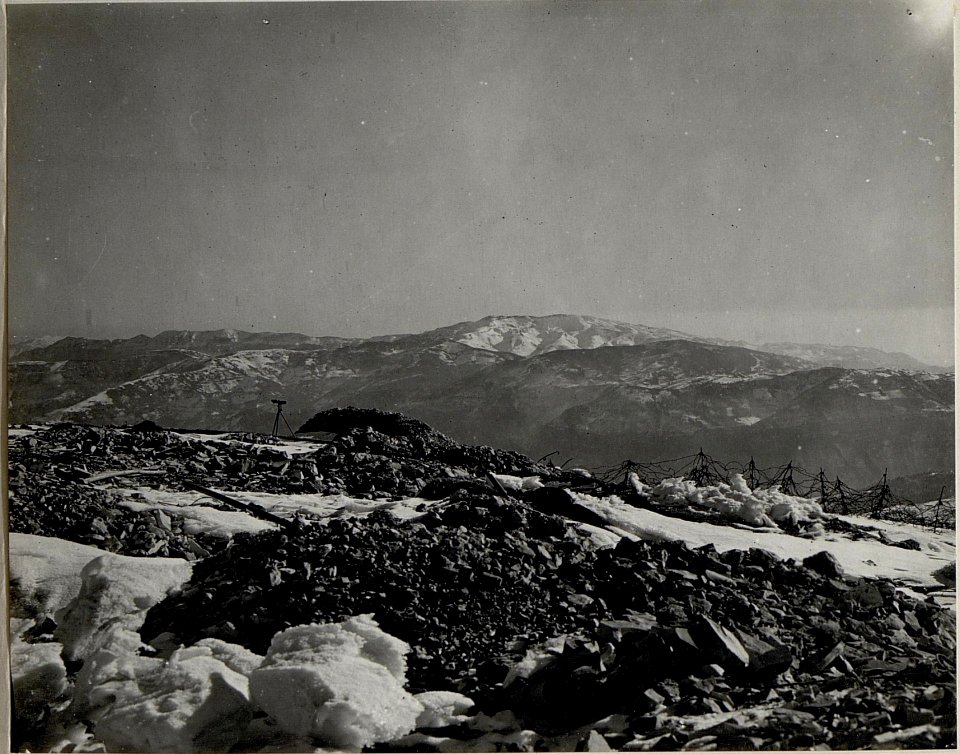 Panorama, Hochfläche von Asiago. Standpunkt Monte Spil. (1. Teilbild = WK1 ALB083 24402a) (BildID 15633430)
