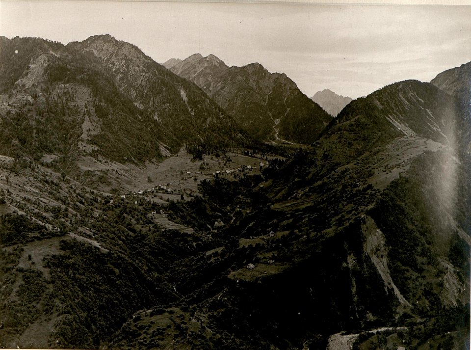 Panorama vom Art.Beobachter 939 gegen 1120, Studena Alta und Studena bassa mit Costa Rücken.Rechte Seite des Beobachterstandes. (12-8.1917..) (BildID 15802596)