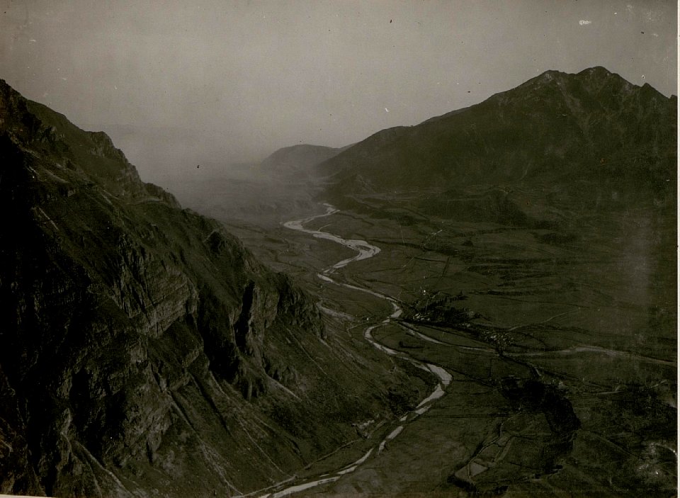 Panorama vom Art.Beobachter ¤ 1151 Cimone gegen Mt.Cengio und Asticotal, Summano und Priafora. (23-II.1918.) (BildID 15513092)