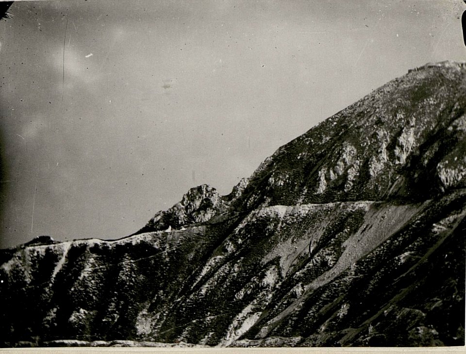 Panorama vom dem kl. Nabois ¤ 1725 geg. d.ital. Stellungen des Mittagskofel. I. Teilbild (BildID 15517102)