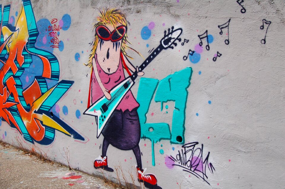 Painting graffiti public