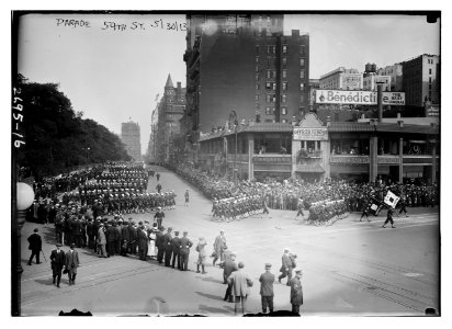 Parade 59th St. LCCN2014693096