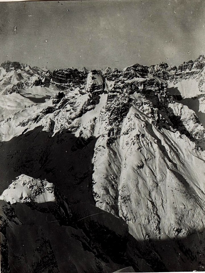 Panorama, von Rotwand aus, zweite Spitze links, Altstein, rechts, Dreischusterspitzen. (BildID 15577944)