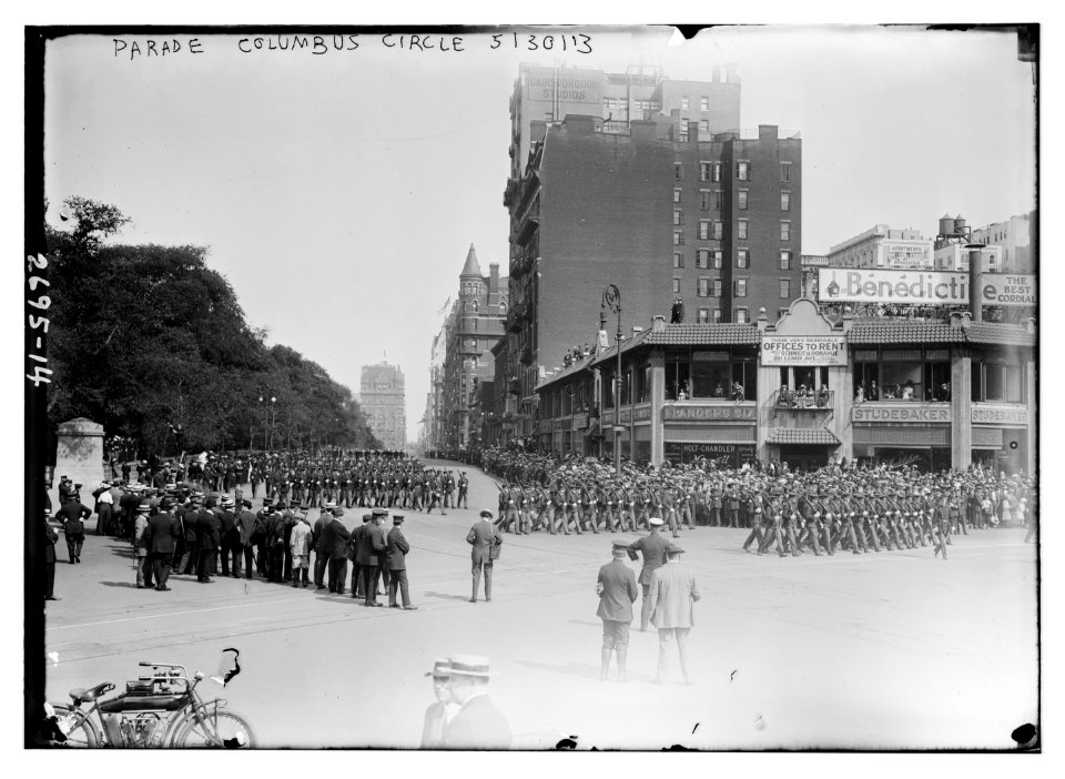 Parade Columbus Circle LCCN2014693095