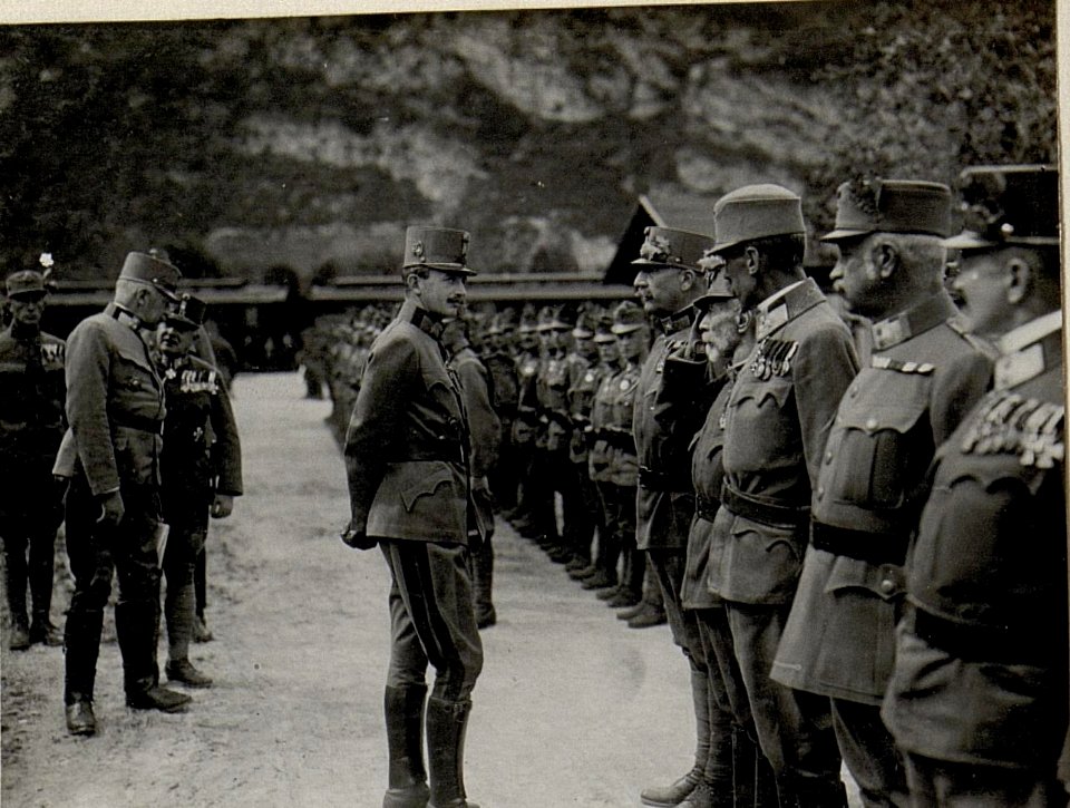 Parade des Infanterieregiments No. 59 vor Kaiser Karl in Trient (BildID 15628767)