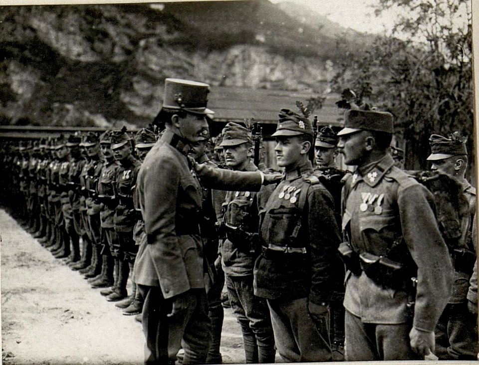 Parade des Infanterieregiments No. 59 vor Kaiser Karl in Trient (BildID 15628823)