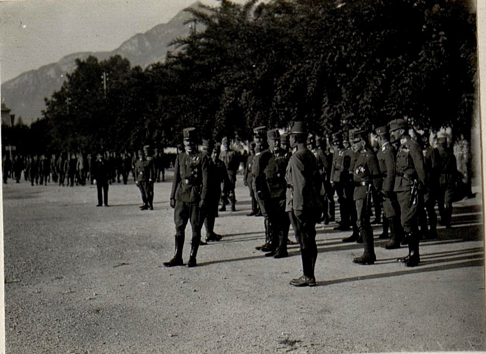 Parade des Infanterieregiments No. 59 vor Kaiser Karl in Trient (BildID 15628879)