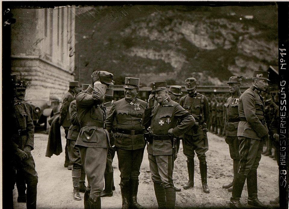 Parade des Infanterieregiments Nr. 59 vor Kaiser Karl in Trient (BildID 15733426)