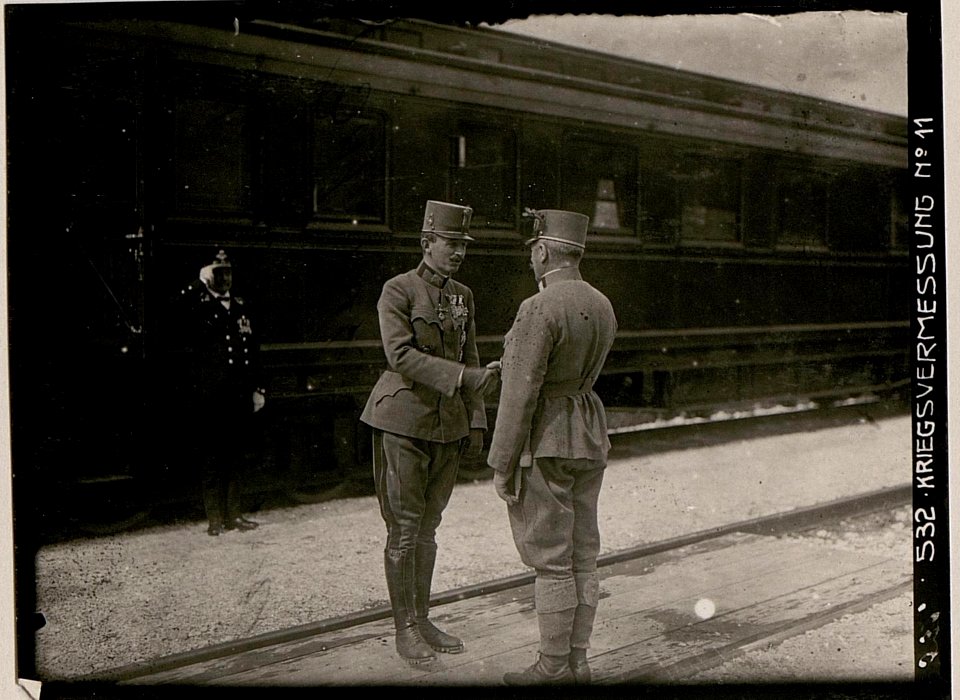 Parade des Infanterieregiments Nr. 59 vor Kaiser Karl in Trient (BildID 15733454)