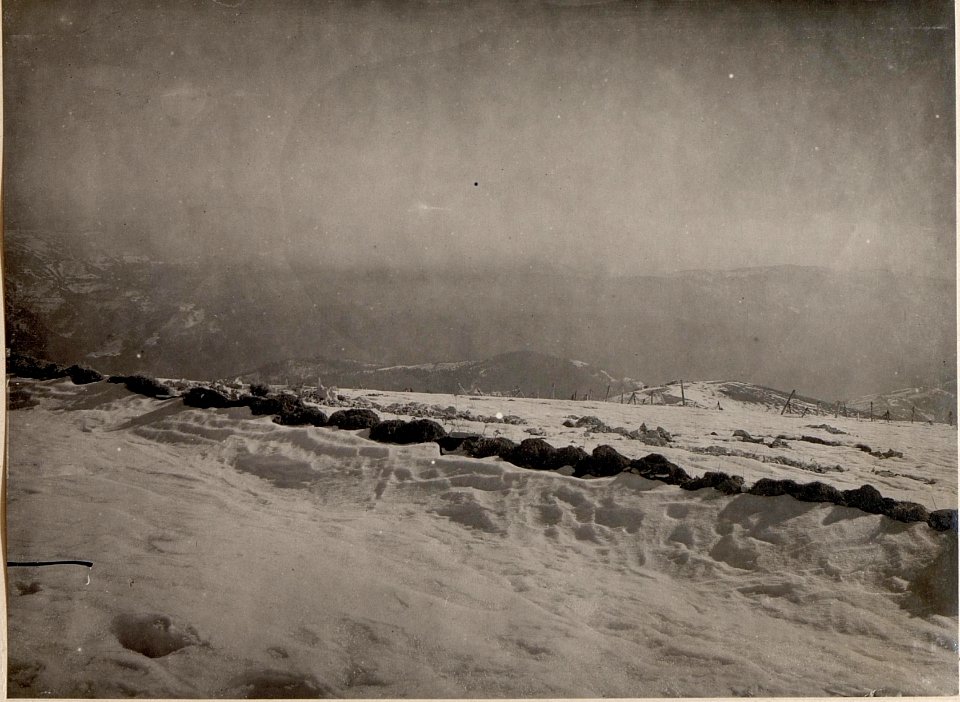 Panorama, Monte Grappa. Standpunkt Monte Lisser. (2. Teilbild zu WK1 ALB084 24416a) (BildID 15634772)