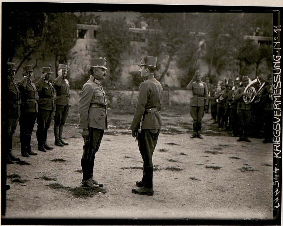 Parade des Infanterieregiments Nr. 59 vor Kaiser Karl in Trient (BildID 15733538)
