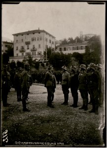 Parade des Infanterieregiments Nr.59 vor Kaiser Karl in Trient (BildID 15733314)