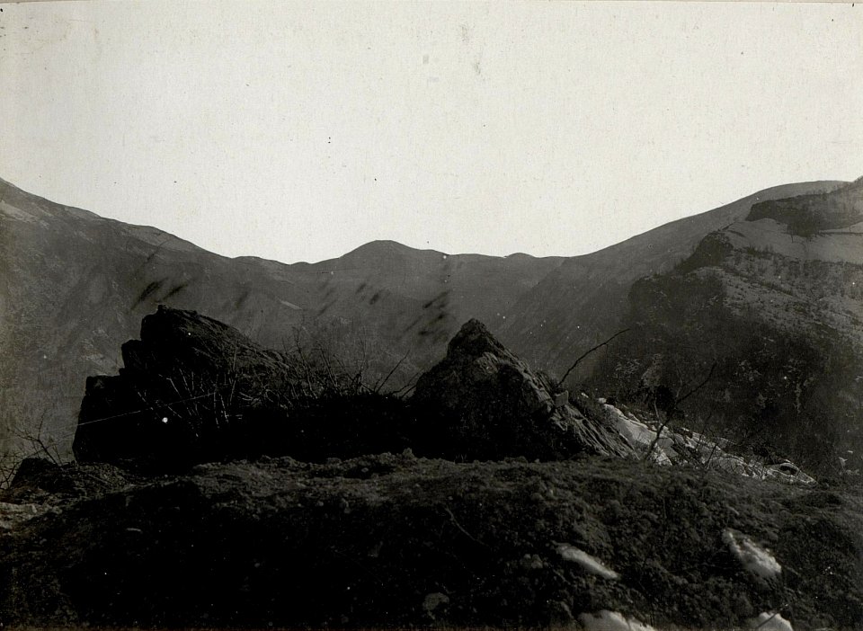Panorama, Pyramidenkuppe Orso-Grappa. Standpunkt Col Cuccici. (2. Teilbild zu WK1 ALB083 24406a) (BildID 15633550)