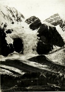 Panorama, Standpunkt 200 Schritte östlich Schaubachhütte,( 3. Teilbild zu WK1 ALB013 03620a) ,.Schaubachhütte, Monte Zebru. (BildID 15416192)