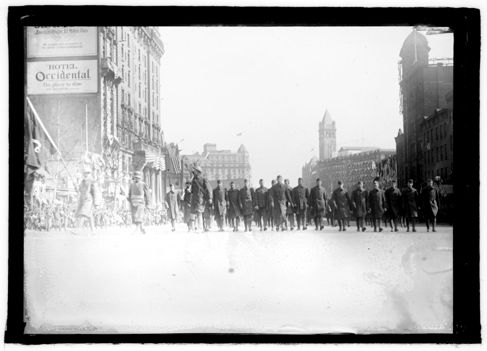 Parade on Pa. Ave., Wash., D.C., Feb. 21, 1919 LCCN2016851159