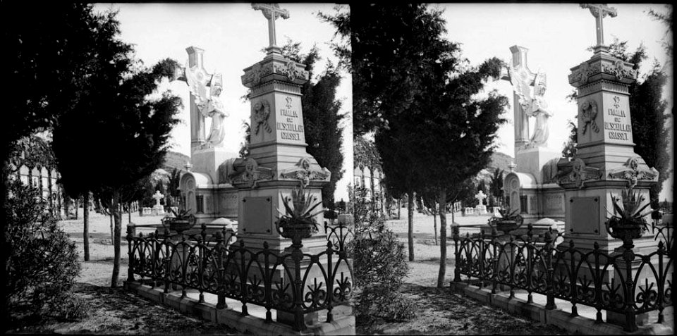 Panteons al Cementiri del Sud-oest de Barcelona