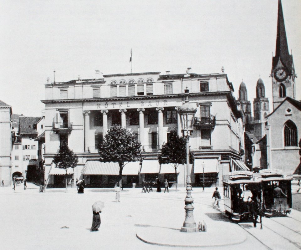 Paradeplatz Zürich, Hotel Baur